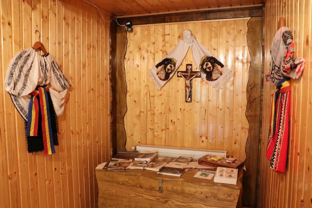 Отель Casa Bunicii Costesti  Экстерьер фото