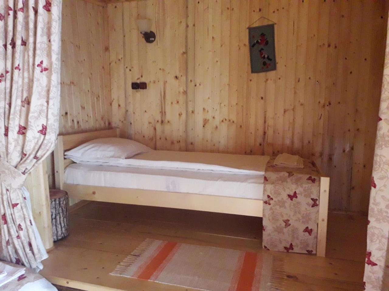 Отель Casa Bunicii Costesti  Экстерьер фото
